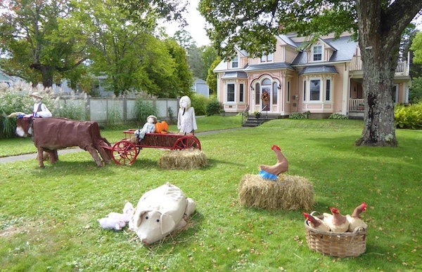 Mahone-Bay-Scarecrow-Festival-farmyard