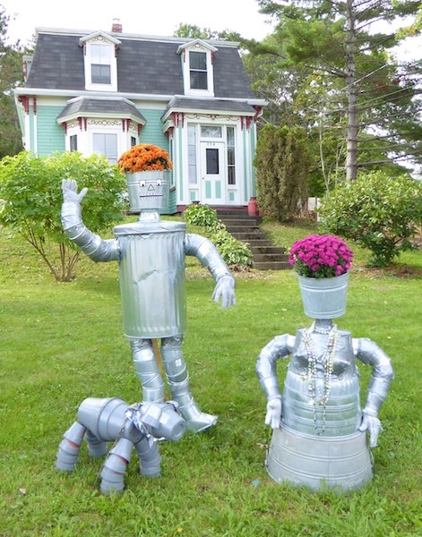 Mahone-Bay-Scarecrow-Festival-tin-figures