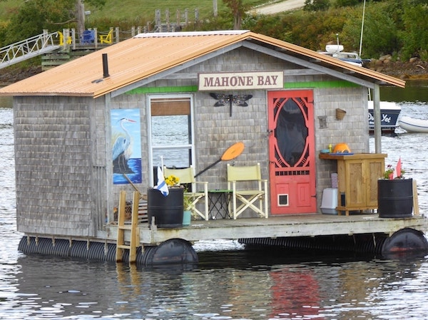 Mahone-Bay-houseboat