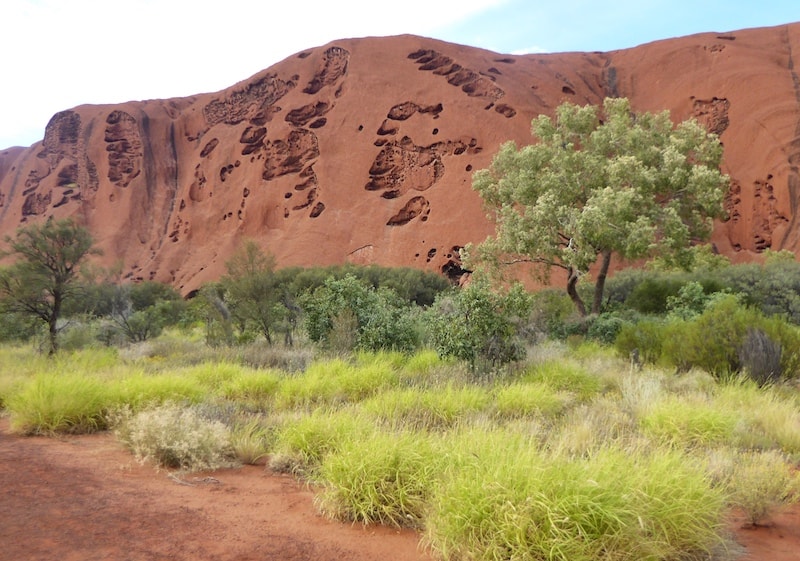 cycling-uluru-erosion