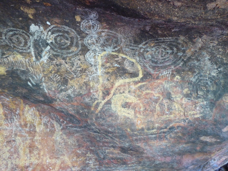 cycling-uluru-rock-art