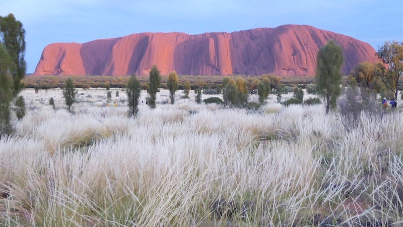 cycling-uluru-sunrise