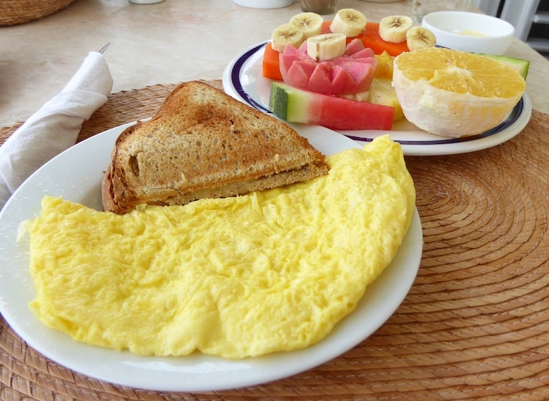 recommended-Havana-casa-particular-eggs-fruit-plate