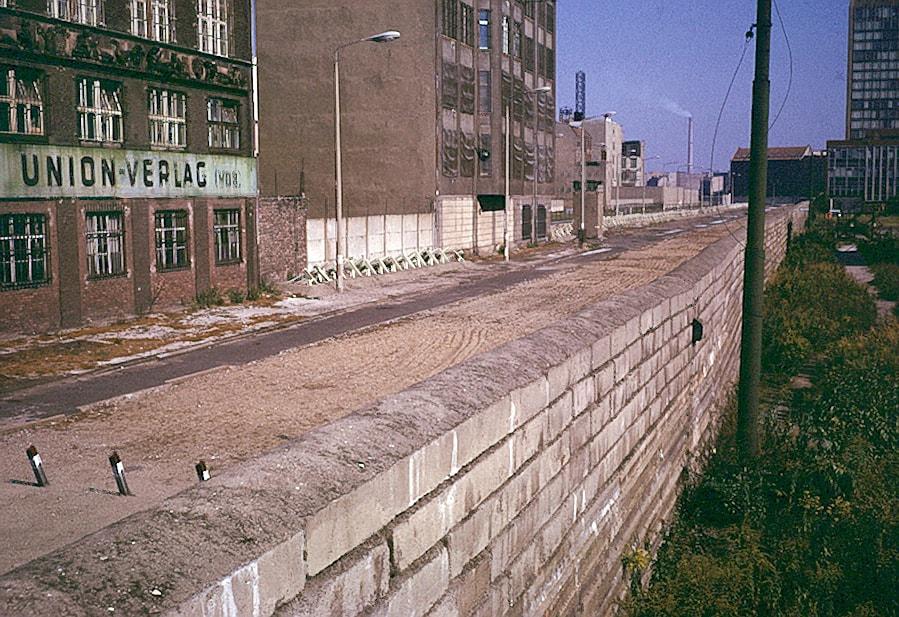 Berlin-Wall-at-Checkpoint-Charlie