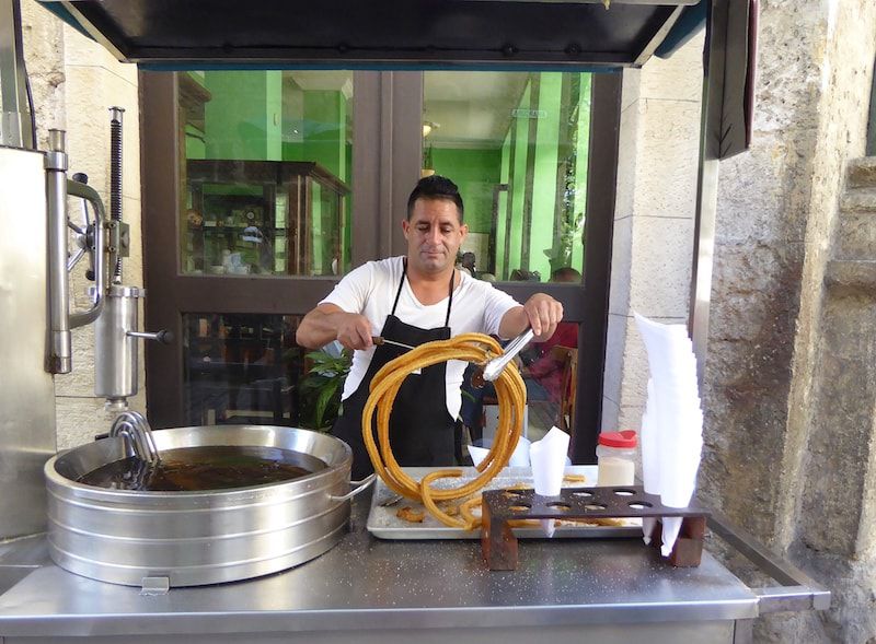 Food-Tours-Havana-churros-vendor