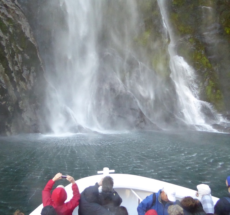 Milford-Sound-Stirling-Falls-the-drop