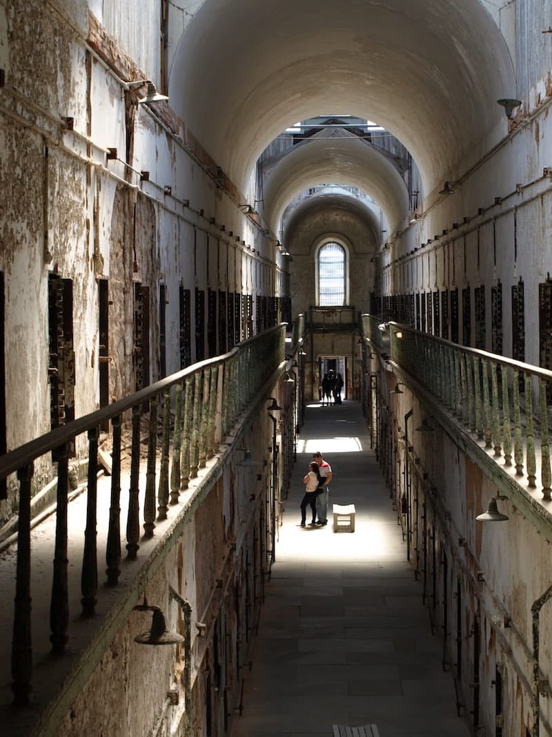 Eastern-State-Penitentiary-two-storey-cellblock