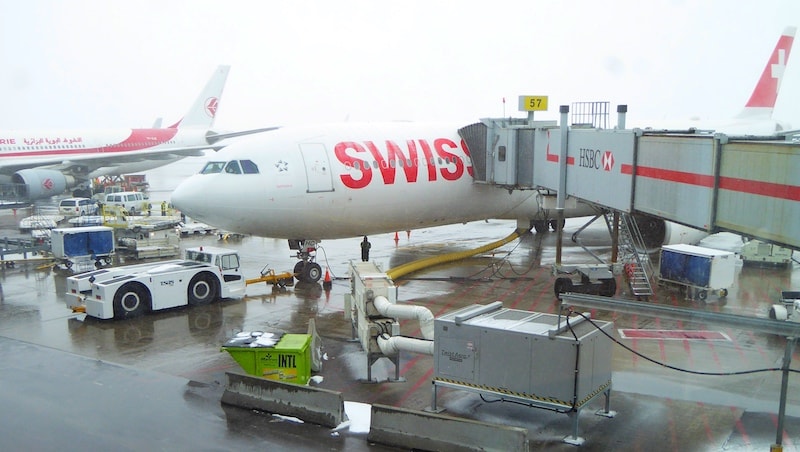SWISS-LX87-Montreal-to-Zurich