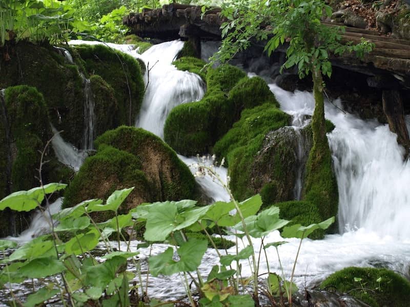 Plitvice-Lakes-spring-volume-water