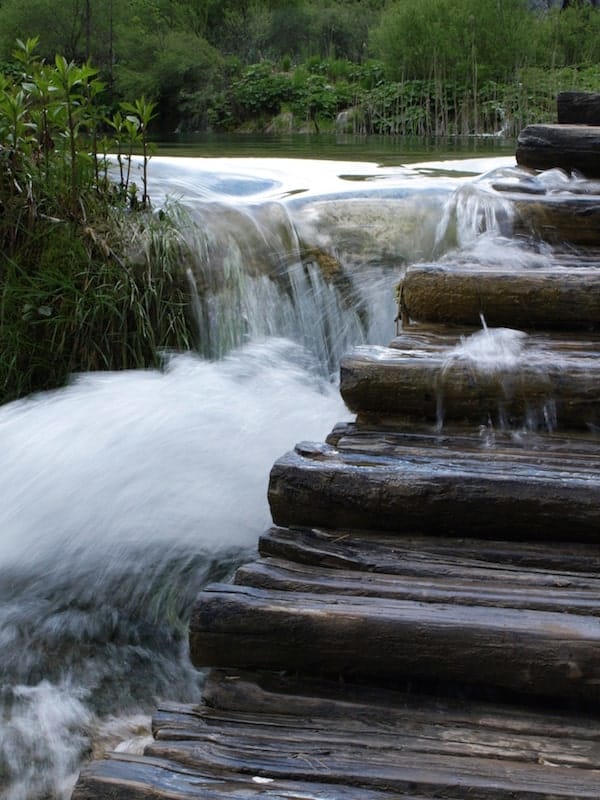 Plitvice-Lakes-spring-waters-on-boardwalks