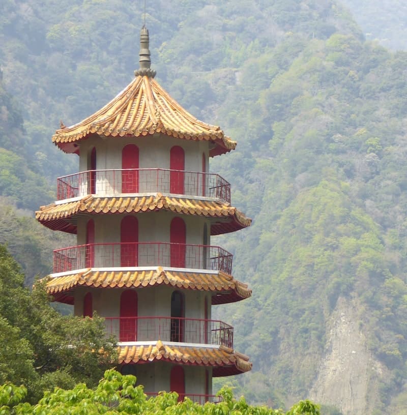 xiangde-pagoda-taroko-gorge-taiwan