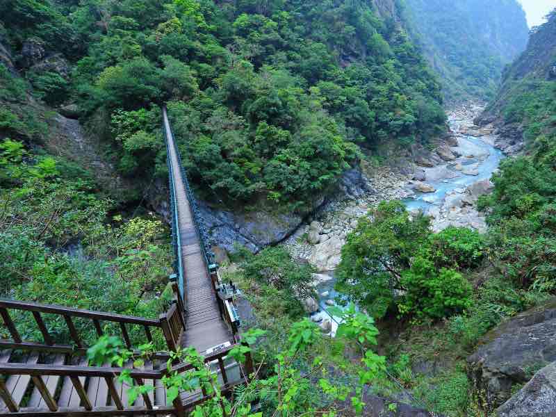 zhuilu-suspension-bridge-taroko-gorge