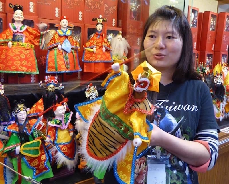 taiwan-cultural-park-puppets