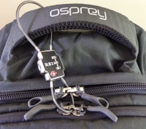 anti-pickpocket-double-cable-lock-on-bag