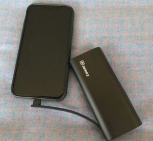 Jackery Bolt portable battery pack chargin iphone