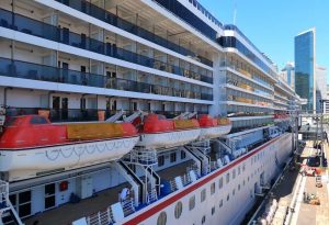 cruise-ship-loading-sydney