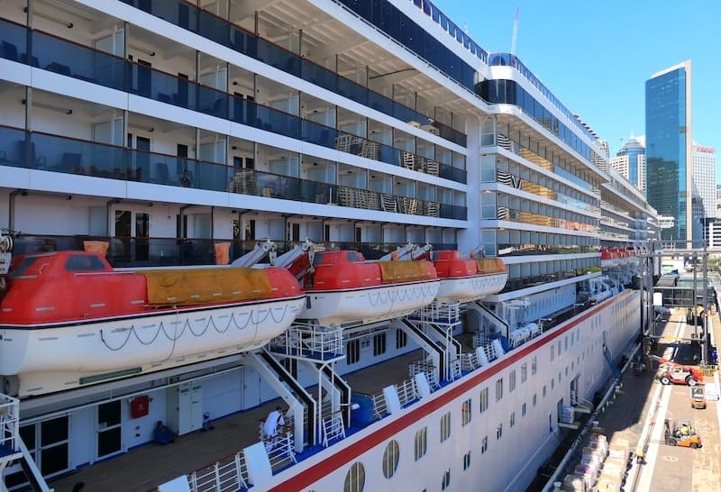 cruise-ship-loading-sydney