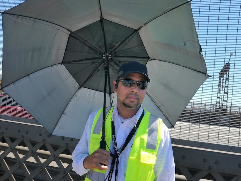 sydney-harbour-bridge-security-worker