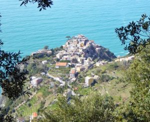 Cinque-Terre-descent-into-Corniglia