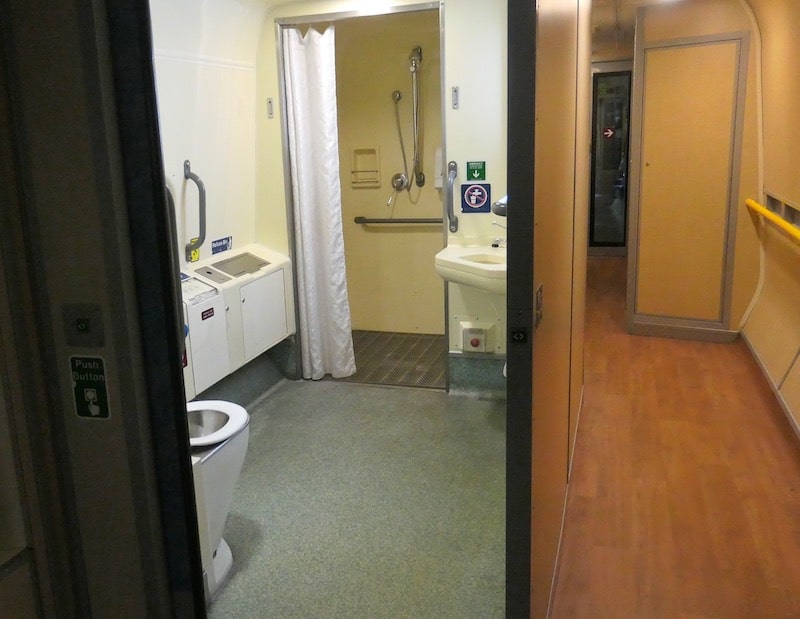 Spirit-of-Queensland-railbed-bathroom