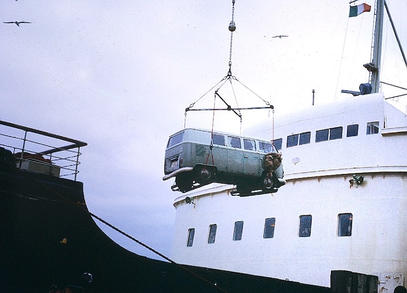 unloading-Kombi-van-Ireland-1973