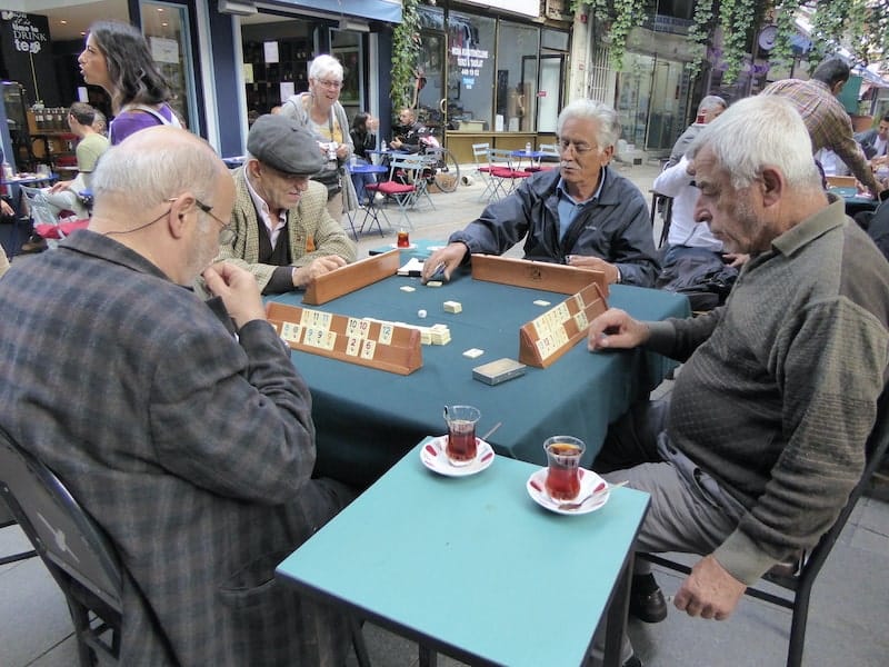 Istanbul-men-playing-okey