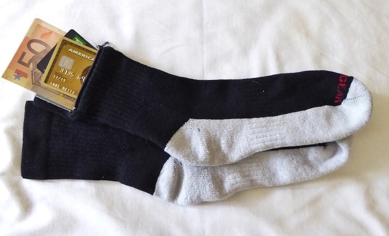 anti-pickpocket-socks-with-zipper