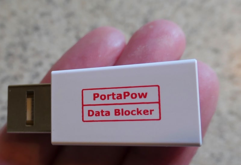 data-blocker-in-palm-of-hand 