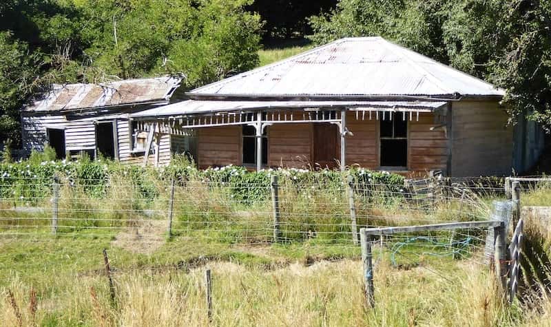 abandoned cottages-clutha-gold-trail
