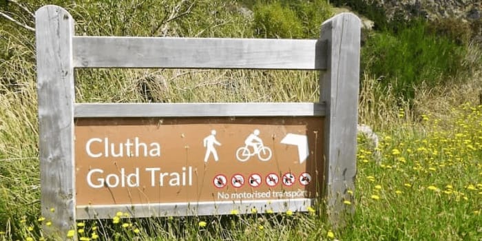 clutha-gold-trail-signpost