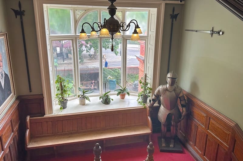 palmers-lodge-staircase