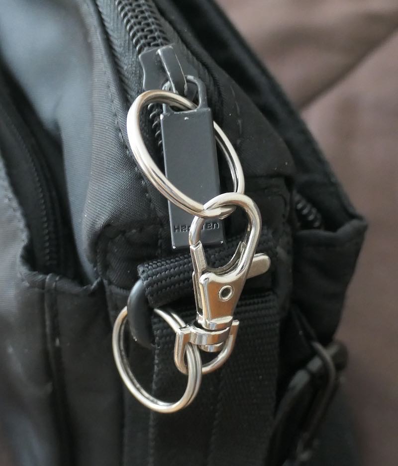 locking-lobster-claw-to-make-a-travel-purse-more-secure