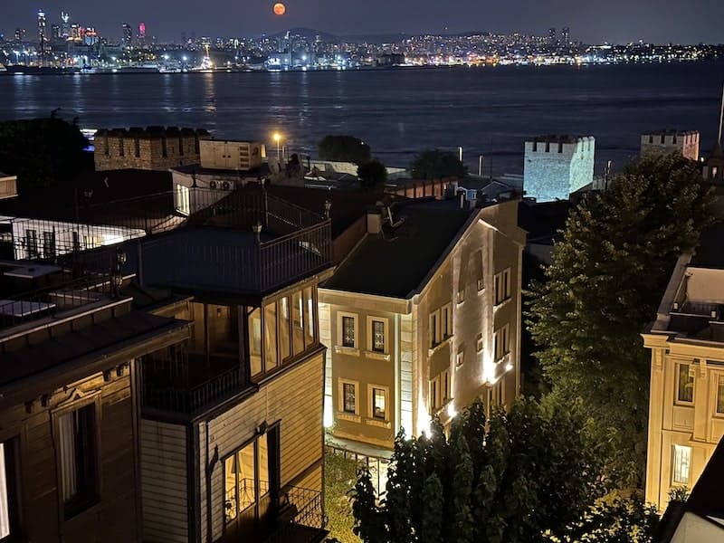 hanedan-hotel-rooftop-terrace-istanbul-turkiye