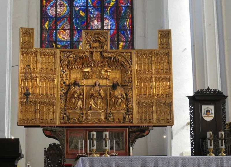 inside-st-marys-church-gdansk-poland