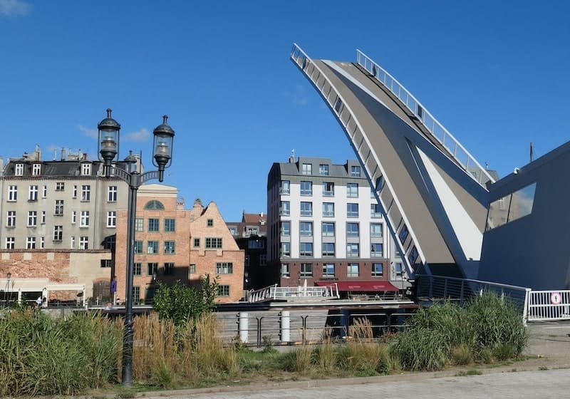 pedestrian-bridge-gdansk-poland