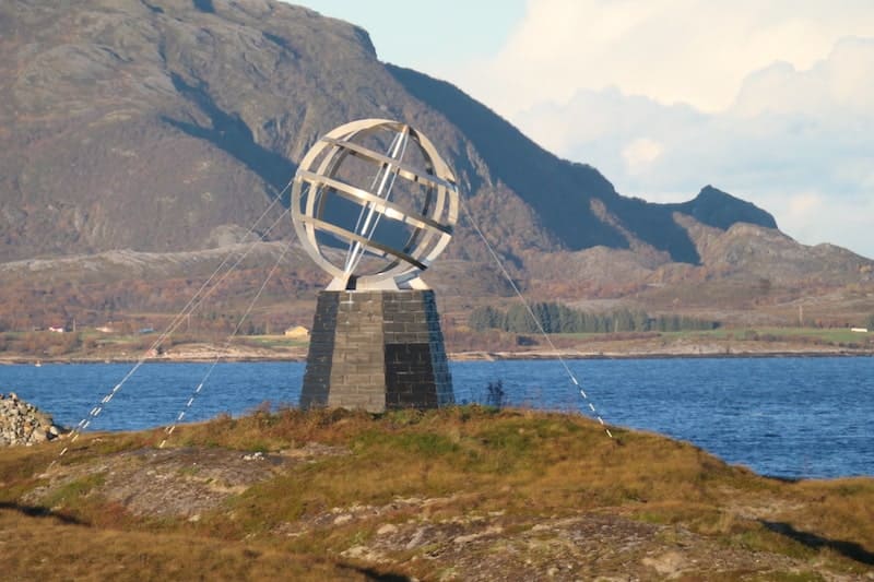 arctic-circle-monument-norway