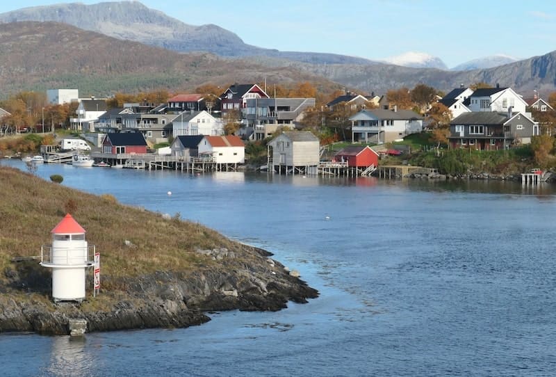 bronnoysund-dwellings-and-boathouses