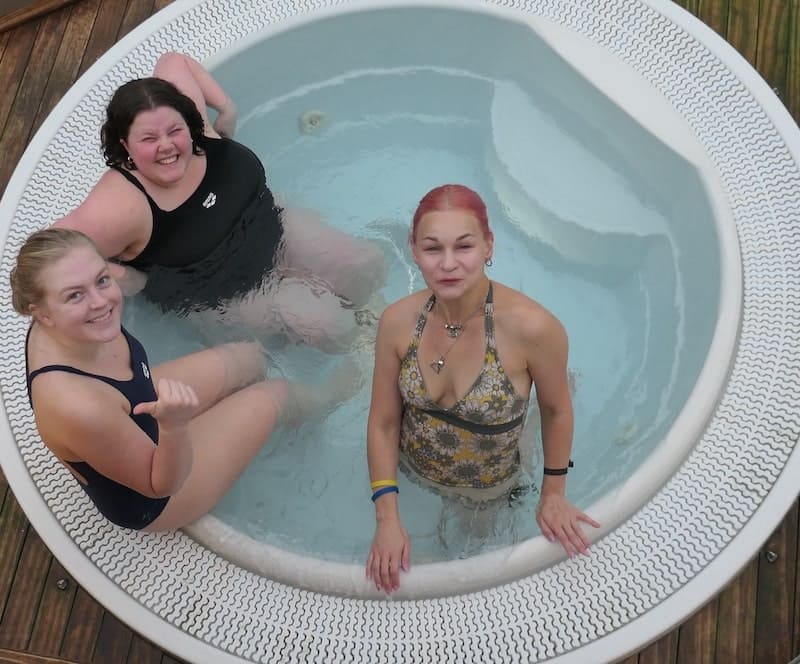 outdoor-hot-tub-richard-with-hurtigruten