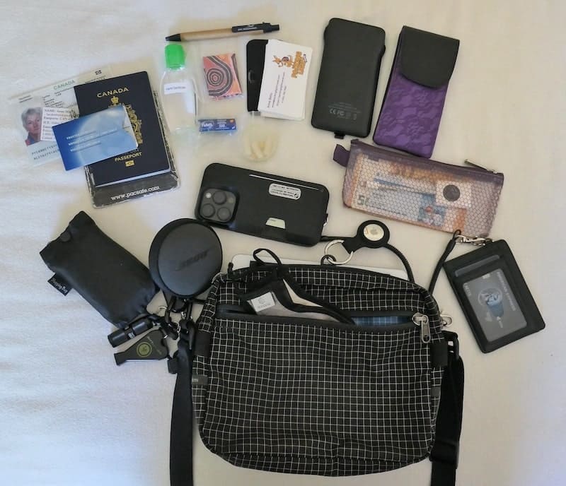 crossbody-purse-and-contents