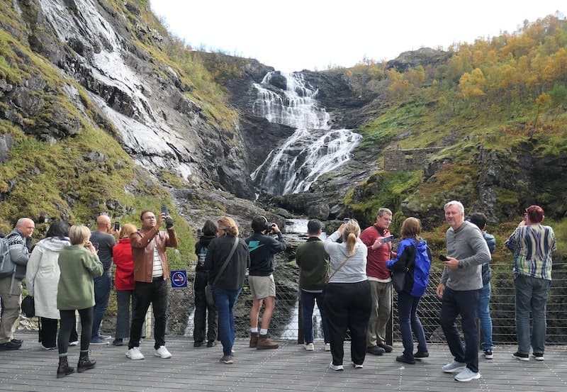 kjosfossen-waterfall-flam-railway