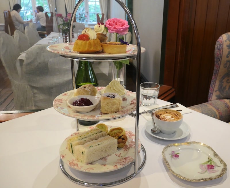 high-tea-room-with-roses-brisbane