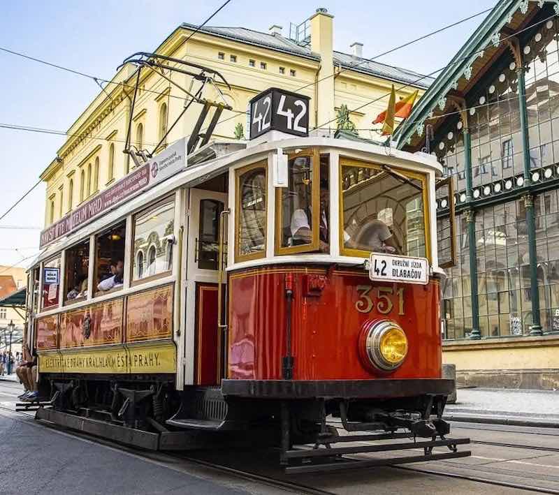 vintage-tram-prague