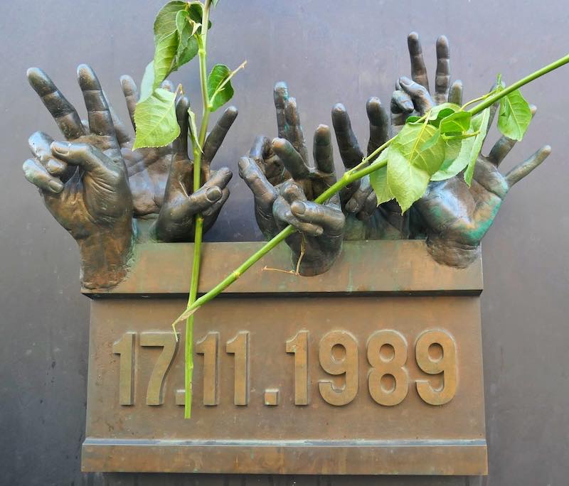 velvet-revolutuion-memorial-prague