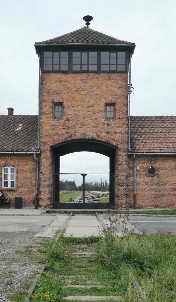 entrance-to-auschwitz-birkenau-II