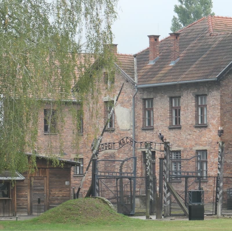 work-sets-you-free-sign-auschwitz