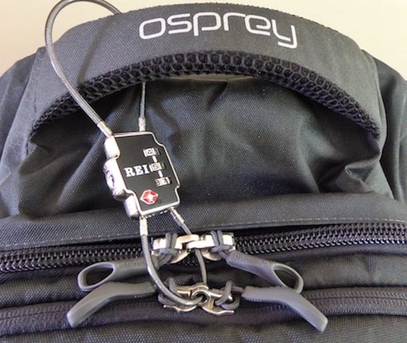 anti-pickpocket-double-cable-lock-on-bag - Packing Light Travel